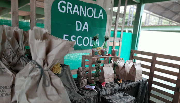 No trabalho, conduzido pela professora da unidade Jacqueline Baldesin Rossi, os alunos desenvolveram uma ação de venda de granola (Foto: Divulgação)