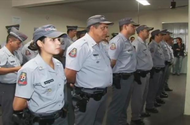 Policiais Buzolin e Diniz representam Iracemápolis em homenagem devido desempenho da ocorrência (Foto Divulgação/TV Jornal)