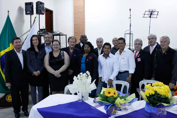 Diretoria e novos membros foram empossados em jantar com show de Airton Nicolau (Foto: Patricia Souza/Gazeta de Iracemápolis)