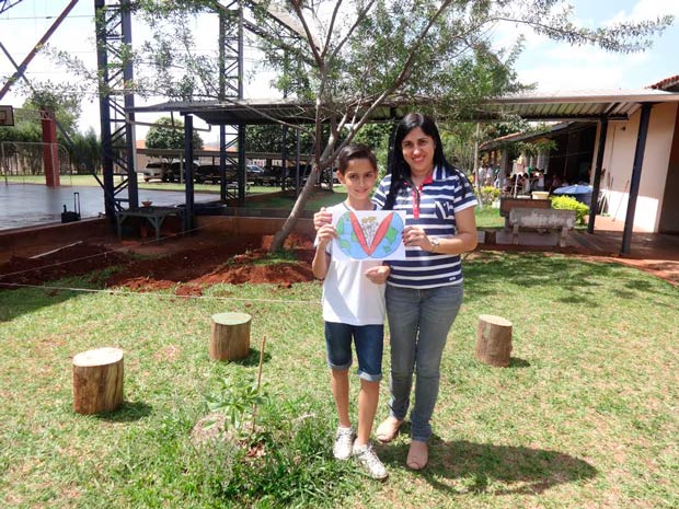 Henrique Martins, da escola Dulcídia, foi vencedor do
concurso que envolveu escolas da cidade (Foto: Assessoria de Imprensa da PMI)