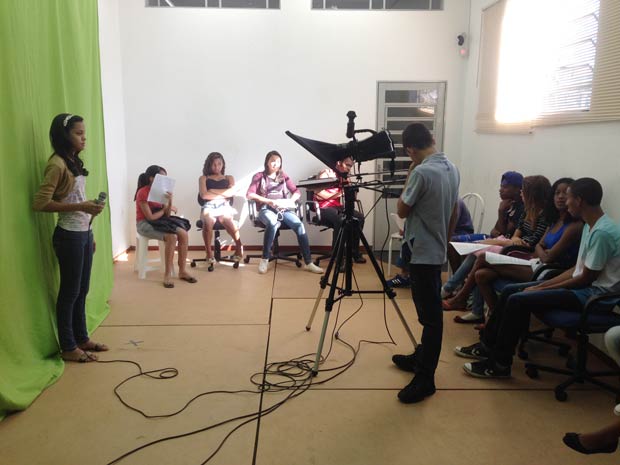 Em um dos projetos, alunos realizaram um telejornal (Foto: Arquivo Gazeta de Iracemápolis)