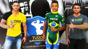 Proprietários da loja TudoSuplementos apoiam o ciclista Luis Fernando (Foto: Divulgação)