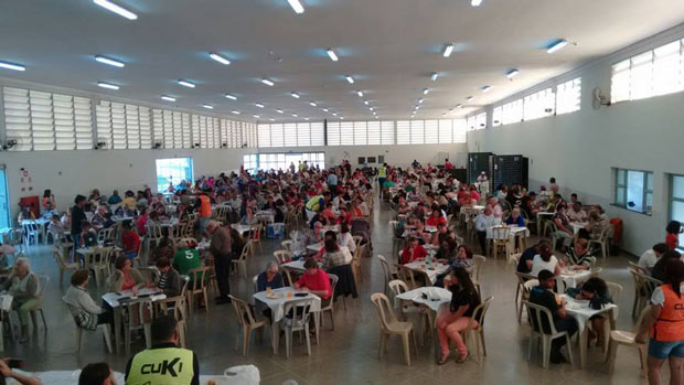 Muitas famílias foram colaborar com o Lar (Foto: Divulgação)