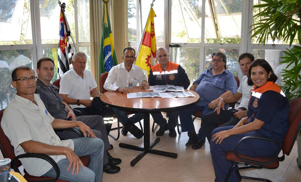 Reunião aconteceu no gabinete do prefeito (Foto: Assessoria de Imprensa da CMI)