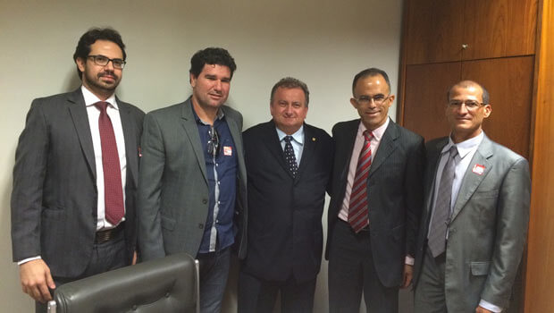 Em Brasília, grupo foi recebido pelo ministro das cidades, Gilberto Kassab e pelo deputado Miguel Lombardi (Foto: Assessoria de Imprensa da PMI)