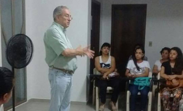 Secretário da pasta, João Renato fala com os participantes (Foto: Facebook / Saúde do Município de Iracemápolis)