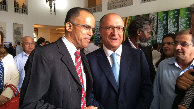 Valmir e Alckmin no Palácio dos Bandeirantes (Foto: Assessoria de Imprensa da PMI)