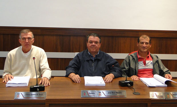 Vereadores Sid Buck, Juca do Ponto e Valdenito formam comissão (Foto: Assessoria de Imprensa da CMI)