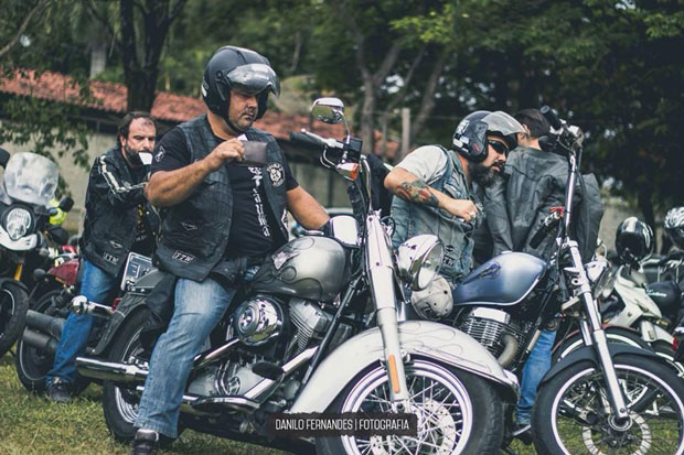 Carlos Diniz convida população para prestigia inauguração do motoclube (Foto: Danilo Fernades)