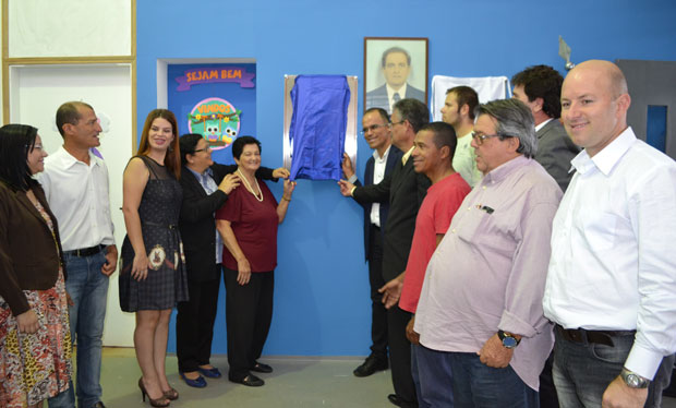 Família do ex-prefeito Lolo é homenageada durante inauguração (Foto: Assessoria de Imprensa da PMI)