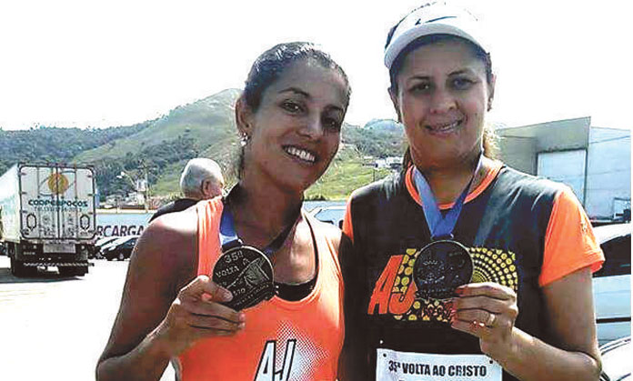 Andréia Silva e Silmara Bosque correm pela equipe A.J Assessoria Esportiva  (Foto: Arquivo Andréia Silva)