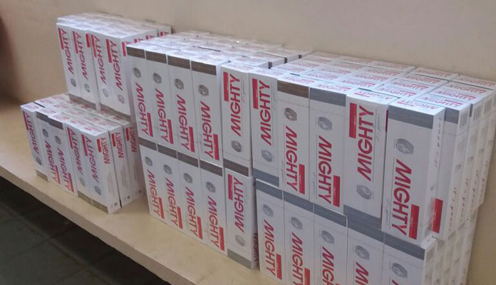 No total foram apreendidos 1500 maços de cigarros (Foto: Polícia Militar)