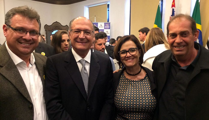 Fábio Zuza, Geraldo Alckmin, Sandra Santana
(representando Celino Cardoso) e José Roberto Modenesi (Foto: Assessoria de Imprensa da PMI)