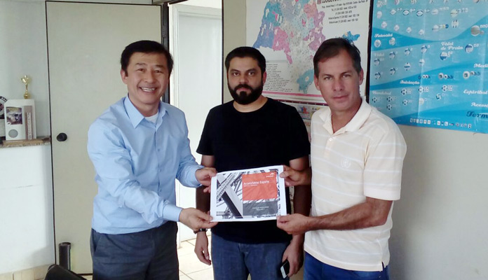 Mestre Kim (coordenador do projeto), Marcos (professor) e Padovan (coordenador de Esportes) (Foto: Assessoria de Imprensa da PMI)