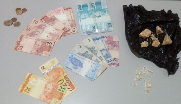 Drogas e dinheiro apreendidos (Foto: Polícia Militar)