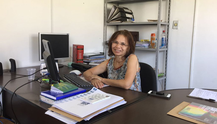 Procon é um dos setores que mudou de endereço: Mariza (coordenadora) agora atende na Rua José Emídio, 771, Centro (Foto: Assessoria de Imprensa da PMI)