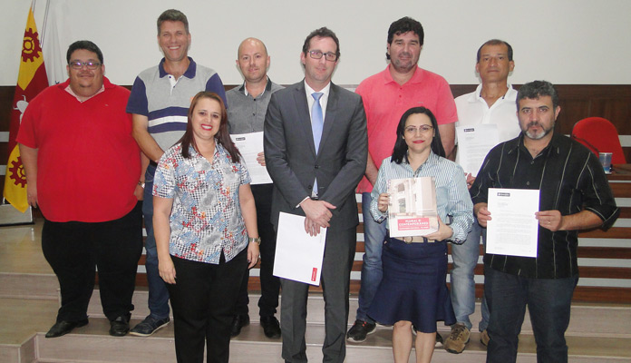 Moção de Repúdio à exposição “Queermuseu- Cartografias da Diferença na Arte Brasileira”,
foi aprovada por unanimidade na Câmara Municipal de Iracemápolis (Foto: Assessoria de Imprensa da CMI)