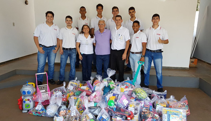 Escola faz parceria com o Fundo Social do município;
brinquedos serão repassados à famílias carentes (Foto: Assessoria de Imprensa da PMI)