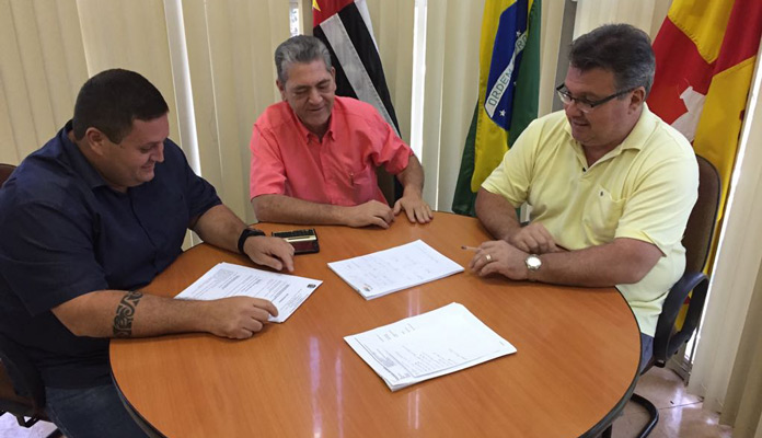 Celso Crystal (controladoria interna), Mário Leme (contabilidade) e prefeito organizam investimento eficiente de recursos (Foto: Assessoria de Imprensa da PMI)