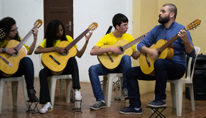 Projeto Guri oferece cursos de violão, percussão
e canto-coral para crianças e adolescentes (Foto: Assessoria de Imprensa da PMI)