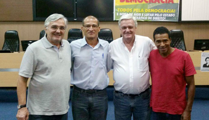Representantes do PT de Iracemápolis com os irmãos Mentor (Foto: Assessoria de Imprensa da PMI)
