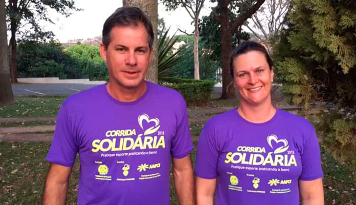 Padovan e Juliana, voluntária da AAPCI: "Evento une esporte e solidariedade" (Foto: Assessoria de Imprensa da PMI)