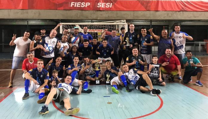 O time iracemapolense venceu o Aliança/ Maluca Lanches de Limeira por 4x2
e levou a taça de campeão e com a taça transitória 2018 (Foto: Divulgação)