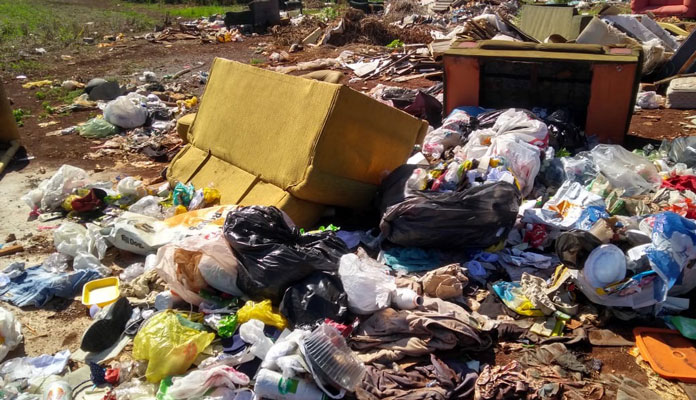  Quem joga lixo de forma irregular comete crime ambiental (Foto: Defesa Civil / Iracemápolis)