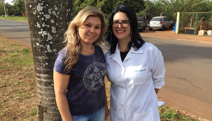 Fabiana e Lilian, do Canil: "Vacinação é importante a partir de 4 meses de idade" (Foto: Divulgação)