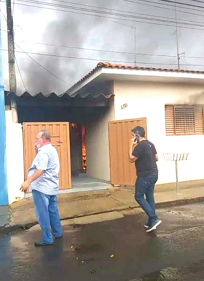 Casa onde ocorreu o incêndio fica na Rua Dona Auta de Oliveira
