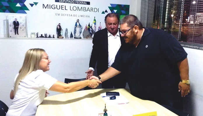 Nelita Michel e Miguel Lombardi recebendo o vereador Chicão (Foto: Divulgação)