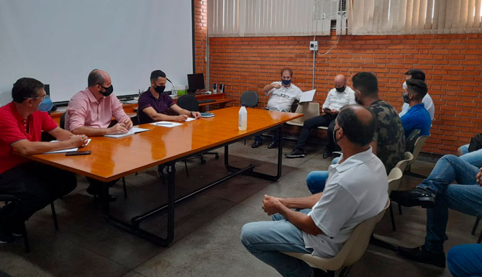 Reunião entre representantes do Executivo e Legislativo discutiu a busca por recursos (Foto: Divulgação)