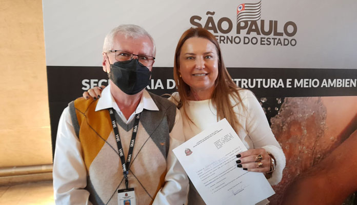 Prefeita assinou também, em São Paulo, documentos para o Programa Especial de Melhorias (PEM) (Foto: Divulgação)