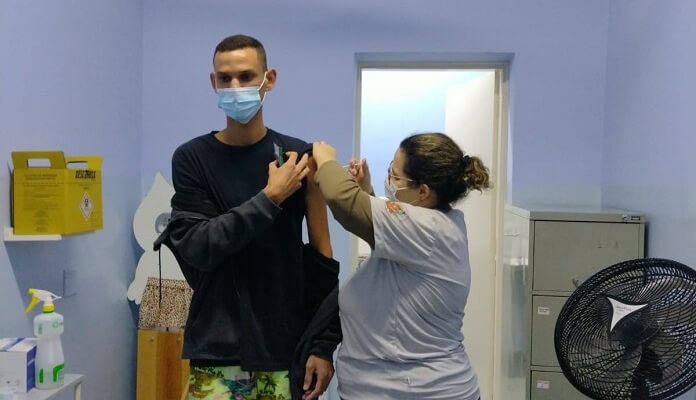 Vacinação na unidade de saúde Dr. Ângelo Arlindo Lobo (Centro Odontológico) (Foto: Divulgação)