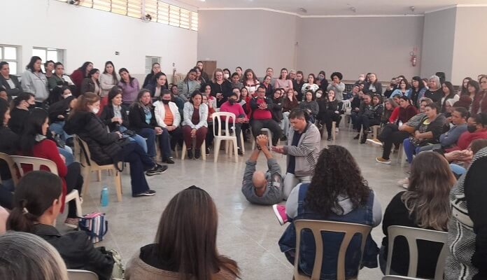 Formação passou aos profissionais técnicas de primeiros socorros visando o bem-estar dos alunos e também servidores (Foto: Divulgação)