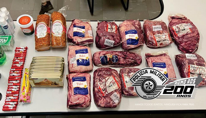 Foram encontrados 18 kilos de carne dentro do carro (Foto: Divulgação)