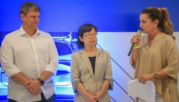 Prefeita Nelita participou de evento que firmou o acordo entre fábrica chinesa e Estado (Foto: Assessoria de Imprensa da PMI)