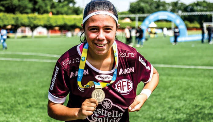 Eloá de Oliveira, de 14 anos, é campeã paulista de futebol feminino jogando pela Ferroviária, de Araraquara (Foto: Divulgação)