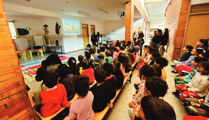 Departamento de Trânsito realiza ação educativa do Maio Amarelo em creche de Iracemápolis