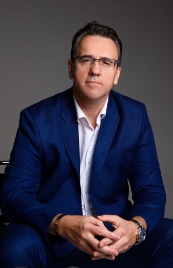 Dr. Julio Schmitt